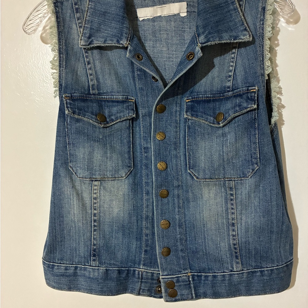 Current/Elliott Blue Denim Sleeveless Vest with Classic Styling